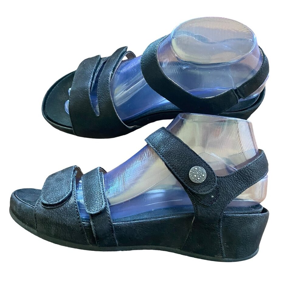 OBEO Sandals Gabrielle Strappy Wedge Black 8